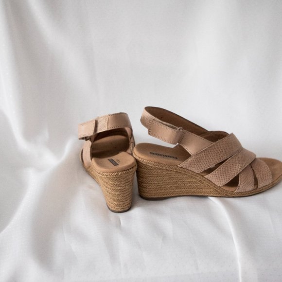Tan open toe wedges - Picture 4 of 5